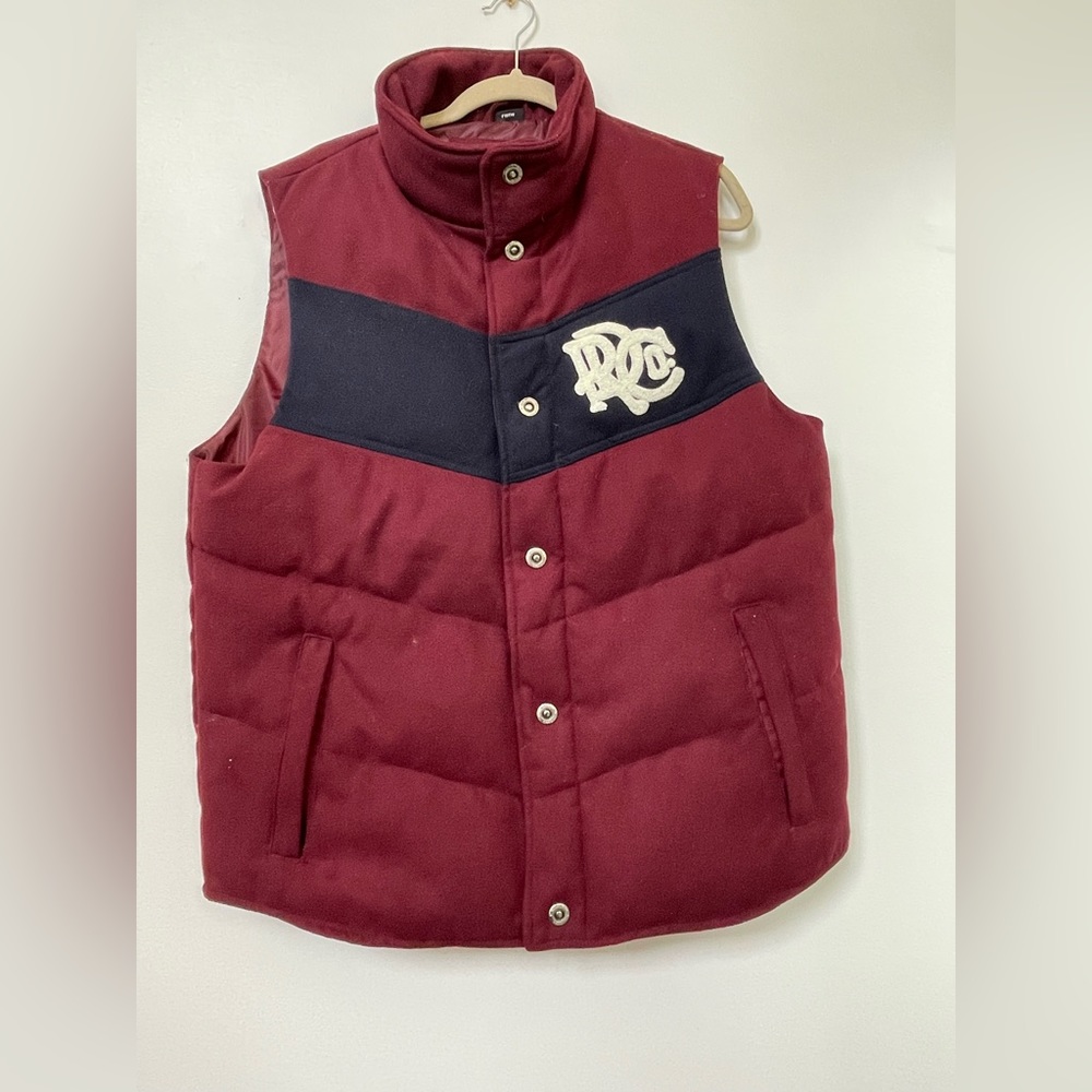 Rocawear Classic Puffer Men's Vest,Size L Navy Blue & burgundy Snap Front Pocket